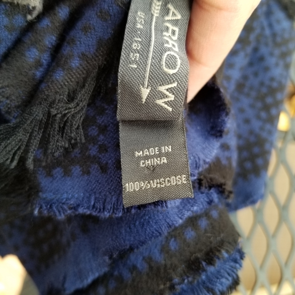 Arrow blue and black soft winter scarf - Picture 3 of 5